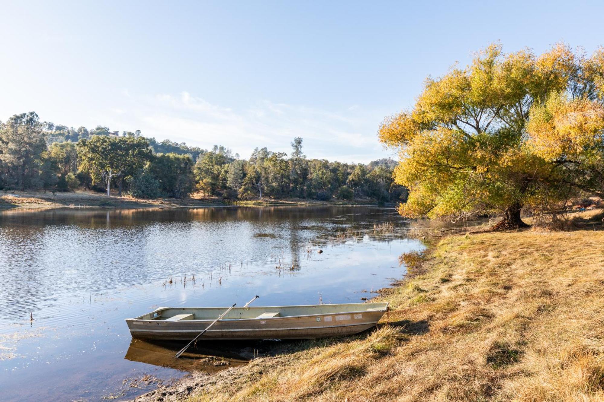 Rolling Oaks Ranch - 200 Acres Of Lakeside Beauty & Countryside Serenity Mariposa Dış mekan fotoğraf
