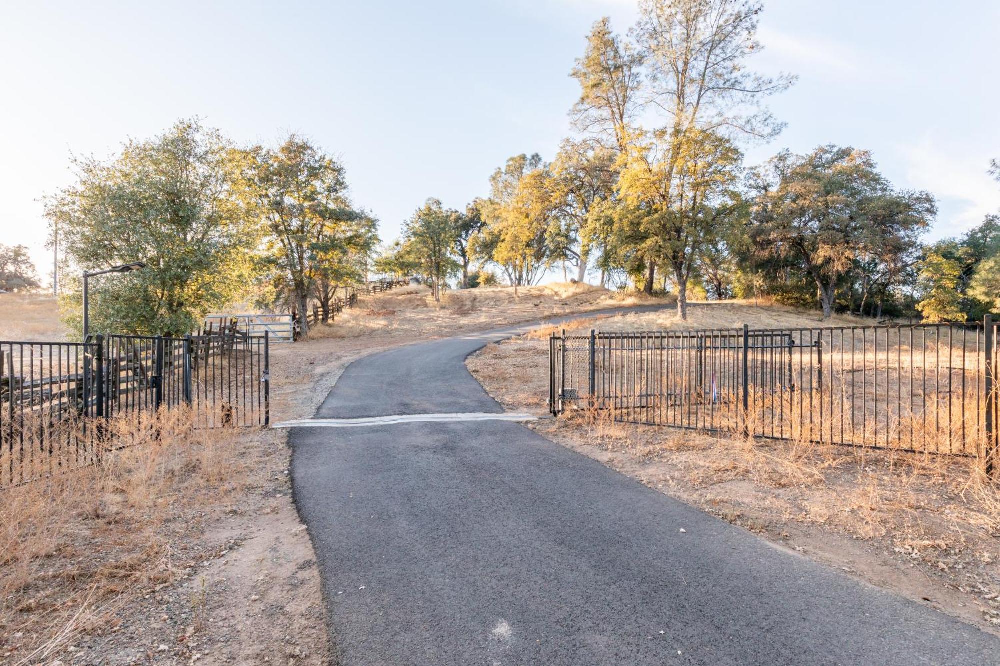 Rolling Oaks Ranch - 200 Acres Of Lakeside Beauty & Countryside Serenity Mariposa Dış mekan fotoğraf